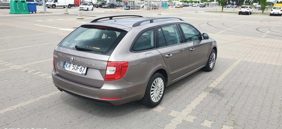 Skoda Superb cena 33900 przebieg: 167365, rok produkcji 2014 z Wrocław małe 232